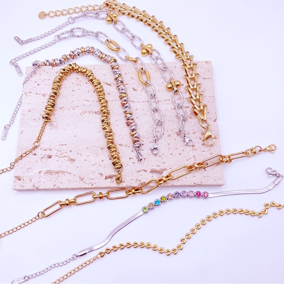 FRESH FAVES & MUST HAVES ✨✨✨ - Picture 2 of 5